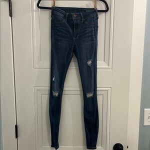 Hollister Women's Dark Blue Distressed high rise jeans Mom jeggings 00/reg